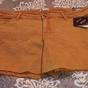 New with tags plus size 20w shorts